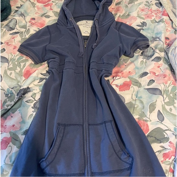 abercrombie and fitch sleeveless sweater with hoodie - Picture 1 of 7